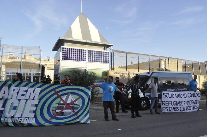 CADENA HUMANA PARA DENUNCIAR  LOS ENCIERROS INHUMANOS